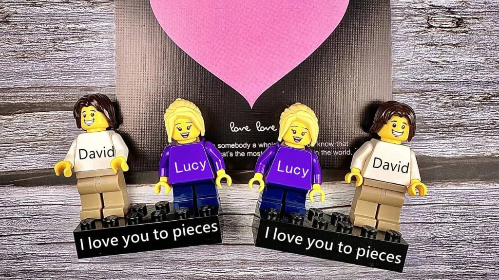 Personalised Mini-Figures on Upcycled Brick