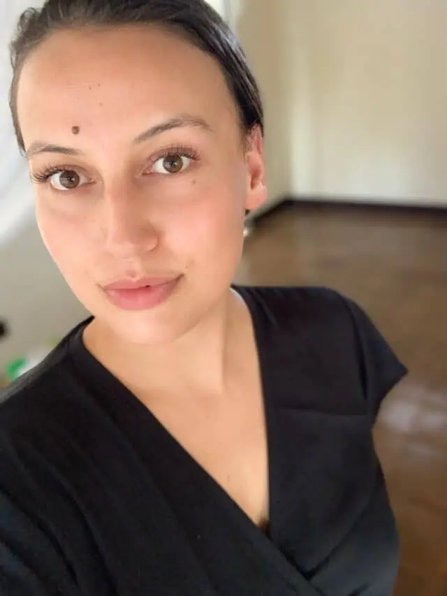 Eva J.