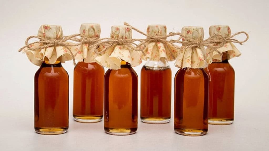 Fall Wedding Maple Syrup Favors - Set of 25