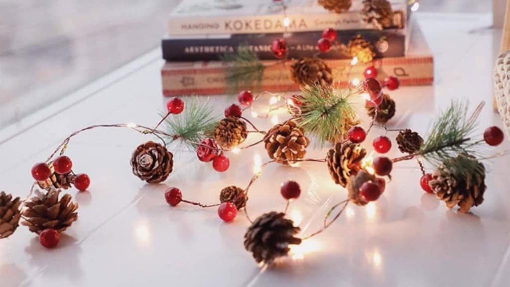 Pinecone Christmas String Lights