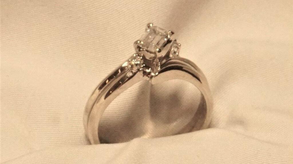 14K White Gold Emerald Cut Diamond Wedding Set