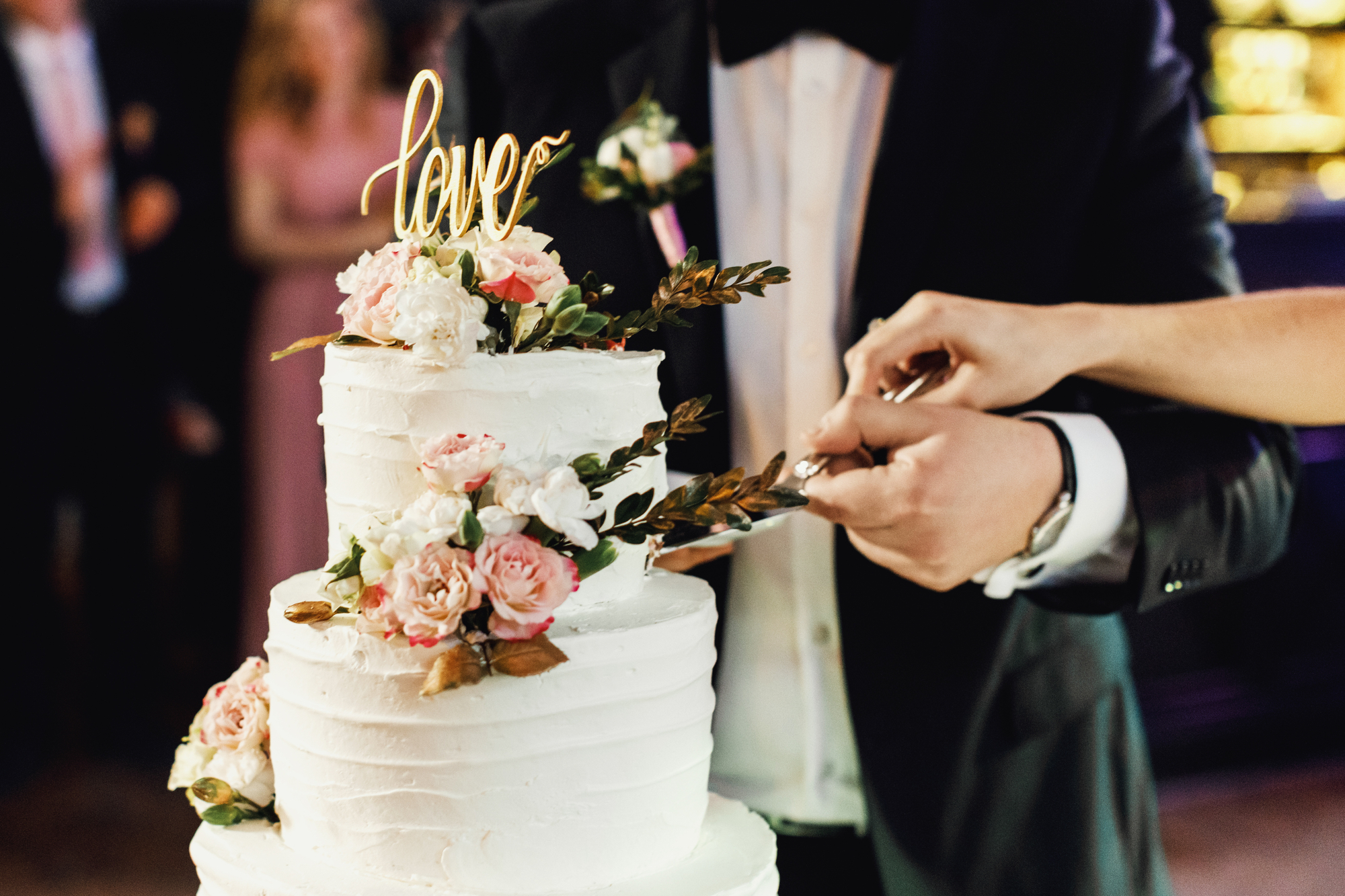 The 20 Best Cake Cutting Songs for Your Wedding Day