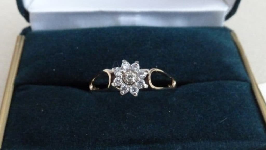 10K Yellow Gold Flower Ring with Zircons
