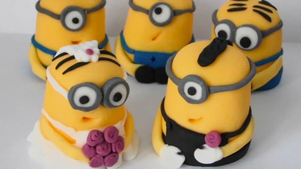 Personalized Edible Bride and Groom Minion Toppers