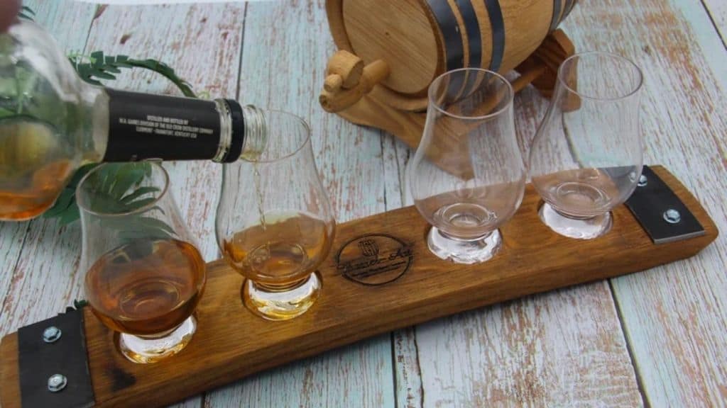 4-Glass Premium Whiskey Flight with Engraved Center