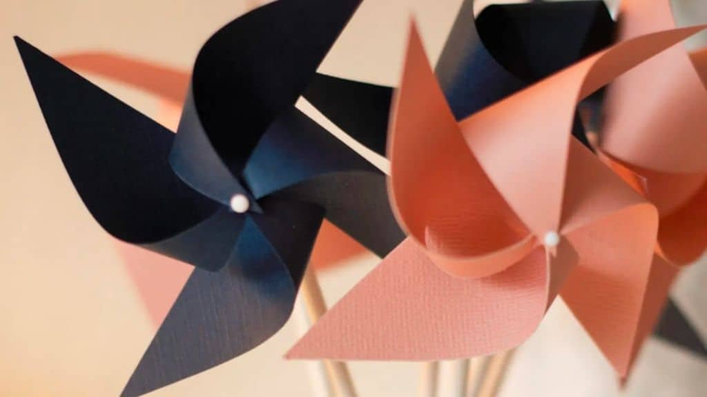 Navy Blue and Coral Pinwheel Centerpiece