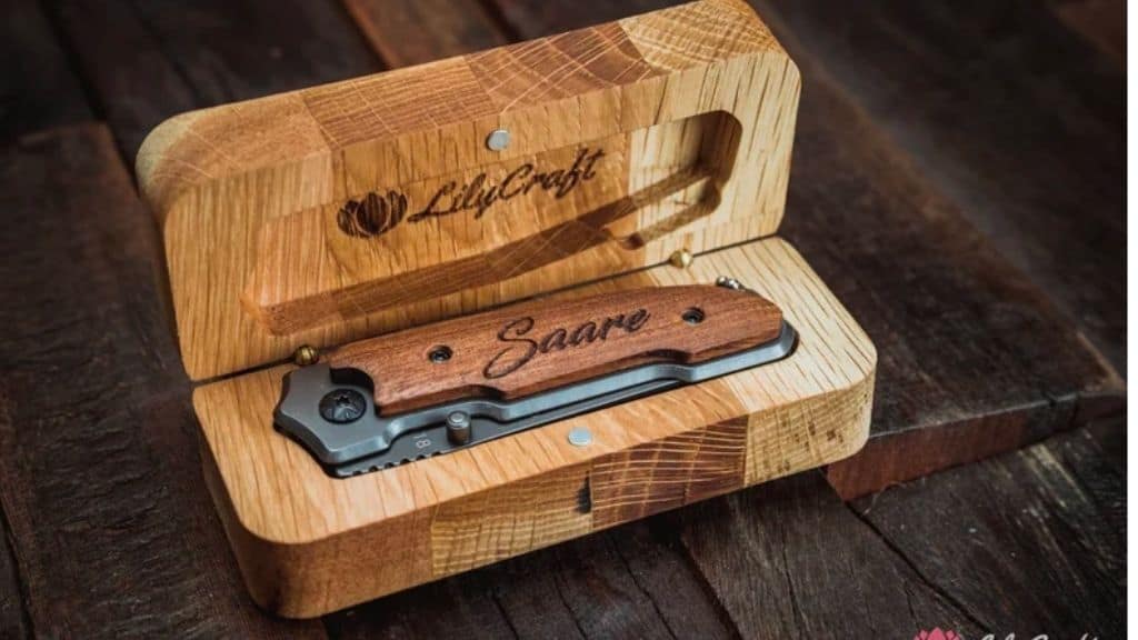 Pocket Knife with Wooden Handle Gift Case