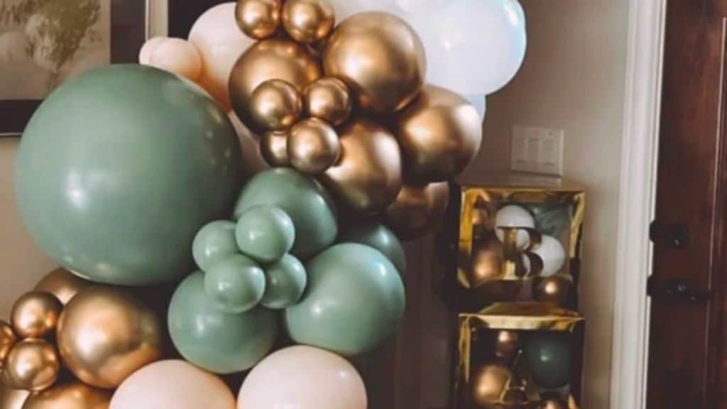 Mountain Ash Balloon Garland Kit