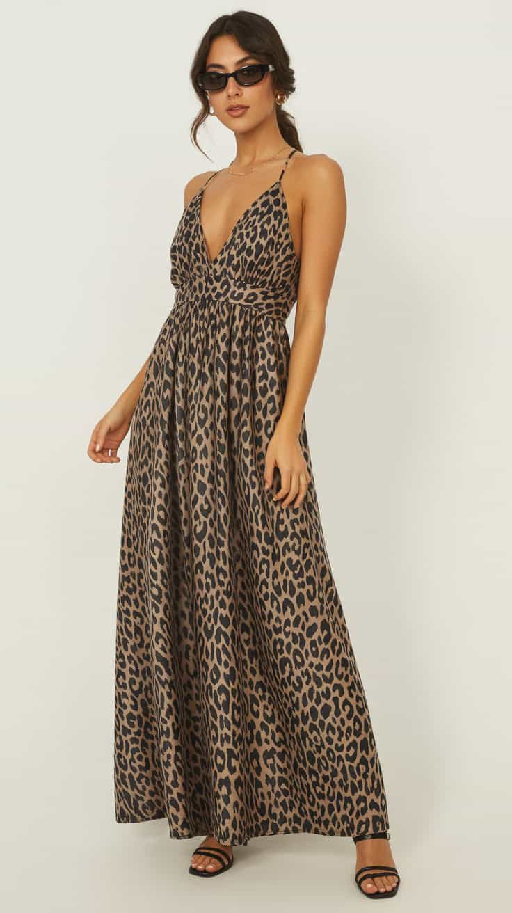 a fashion product photo of a long maxi d O4ItUb6ZR