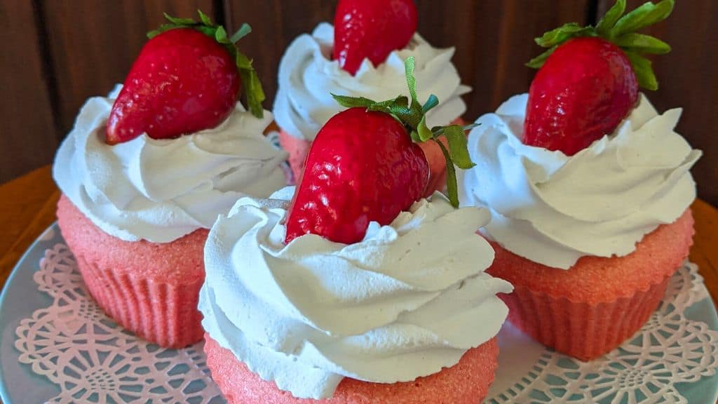 Heart Shaped Strawberry Cupcakes Decor