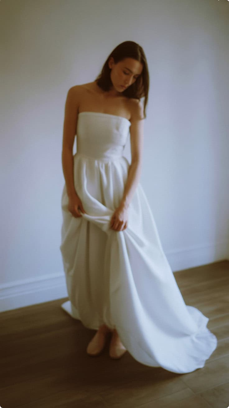 a soft ethereal photograph of a woman in AEximRrRToaSl8tjS9