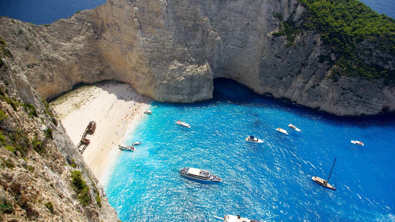italy vs greece honeymoon