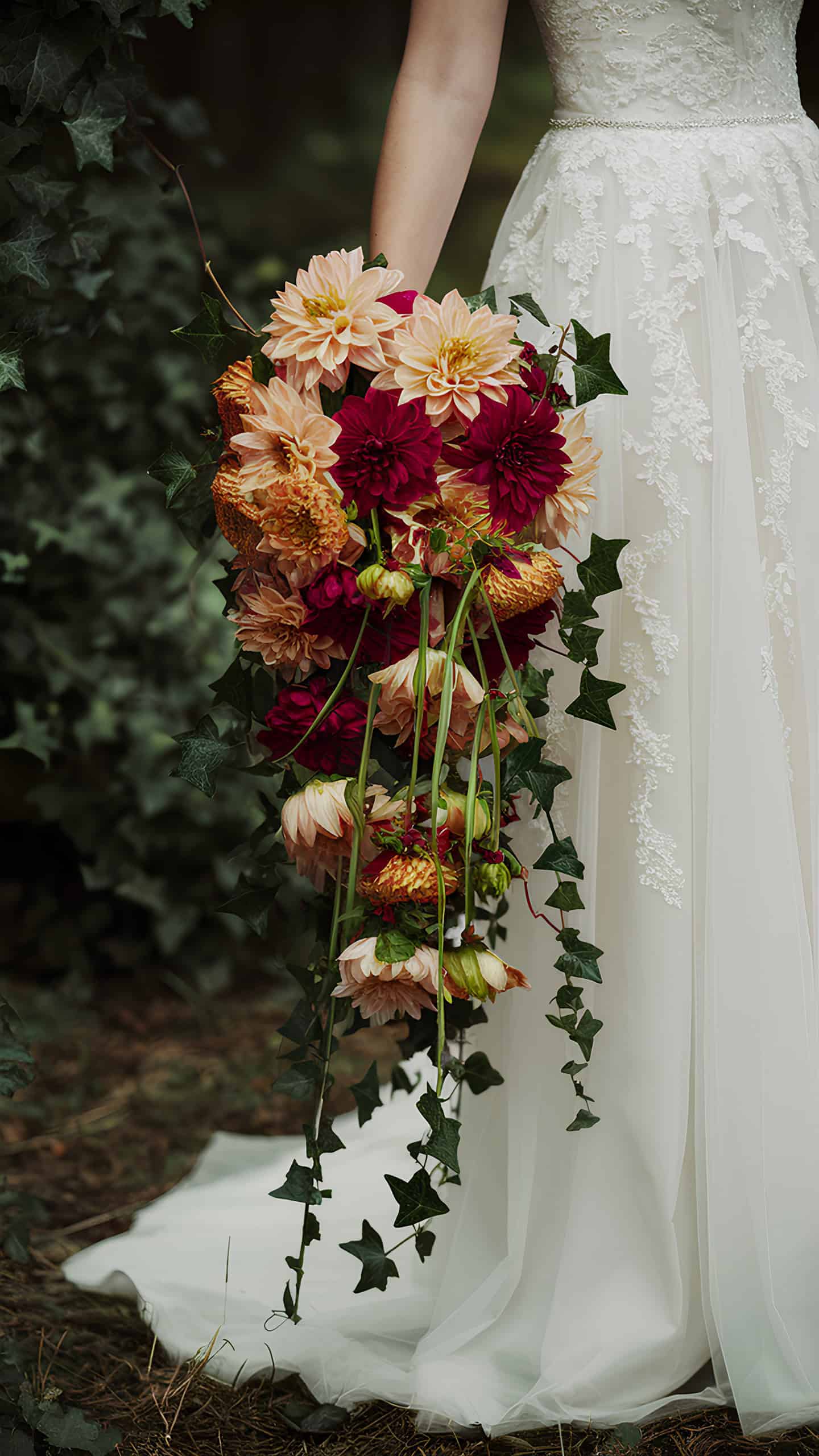 Dahlia and Ivy Leaf Cascade