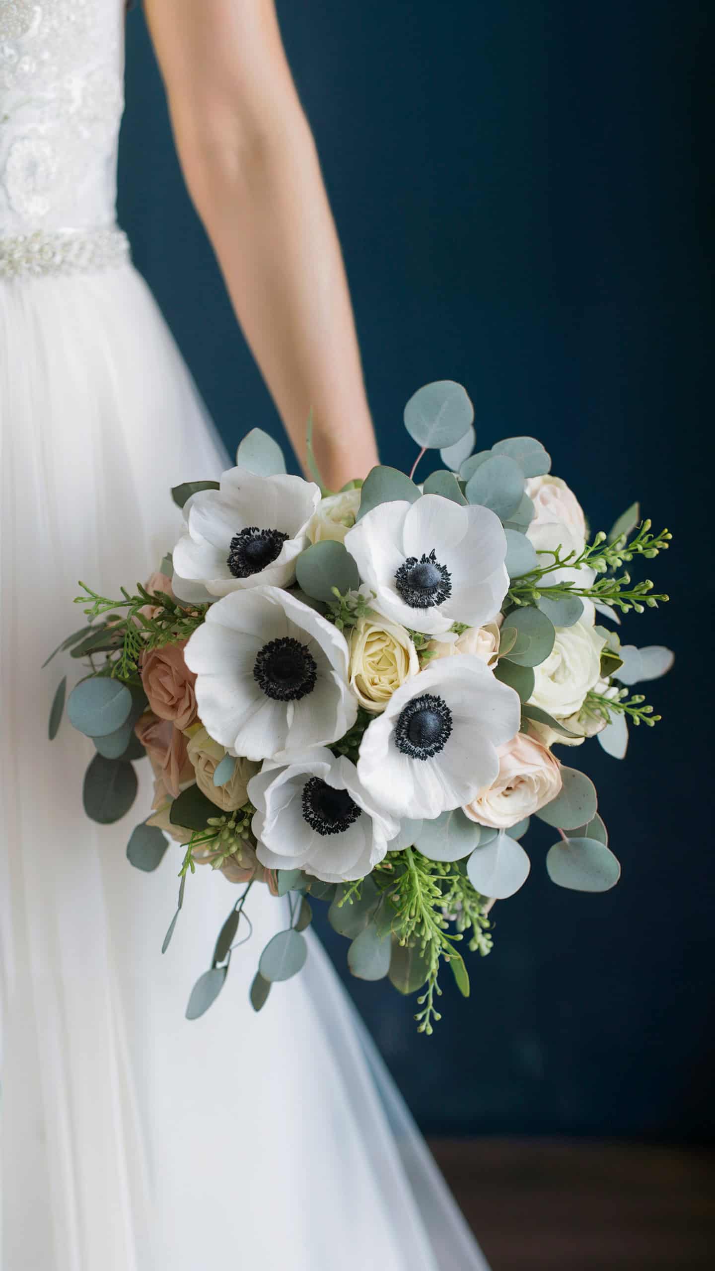White Anemone Clutch