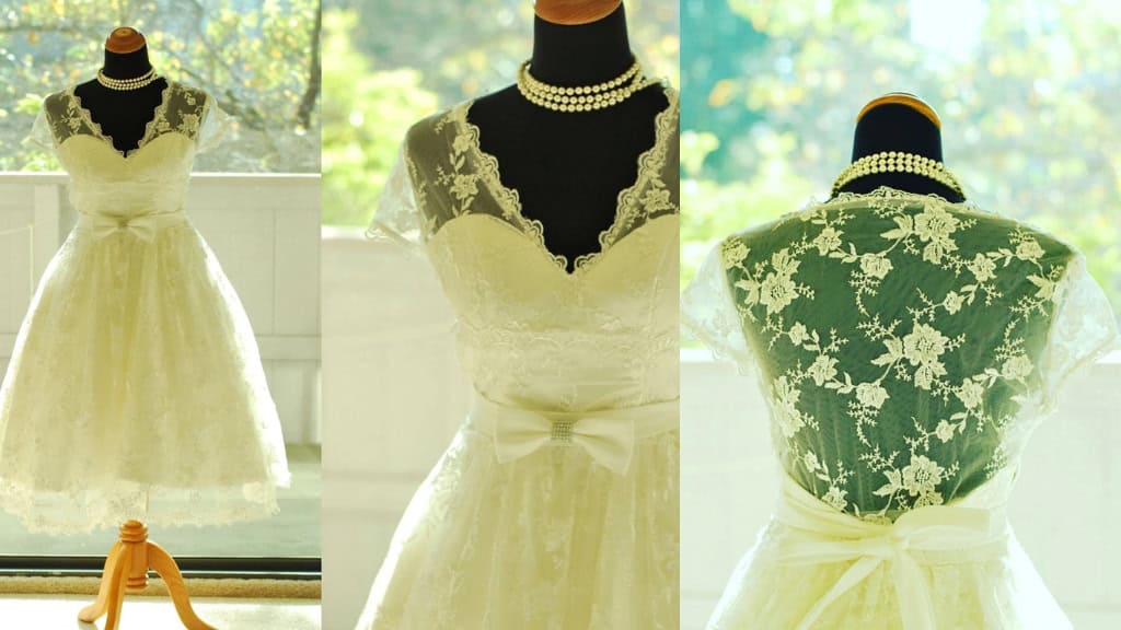 1950s Retro V-Neck Lace Wedding Dress