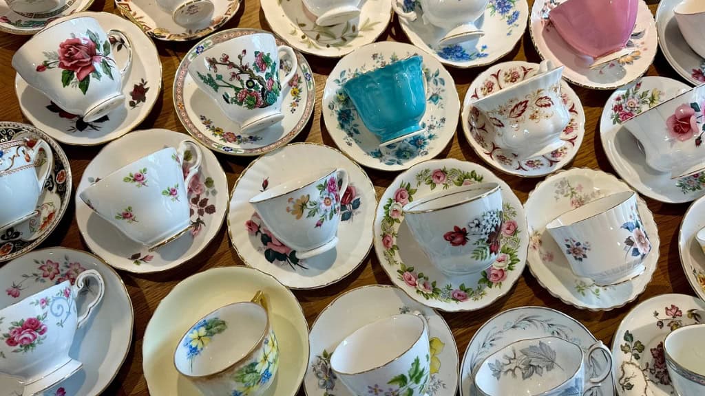 Vintage Mismatched Tea Cups and Saucers Set