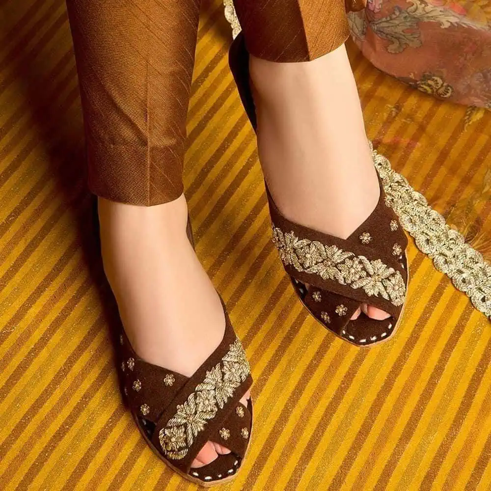 Brown Velvet Hand-Embroidered Bridal Juttis