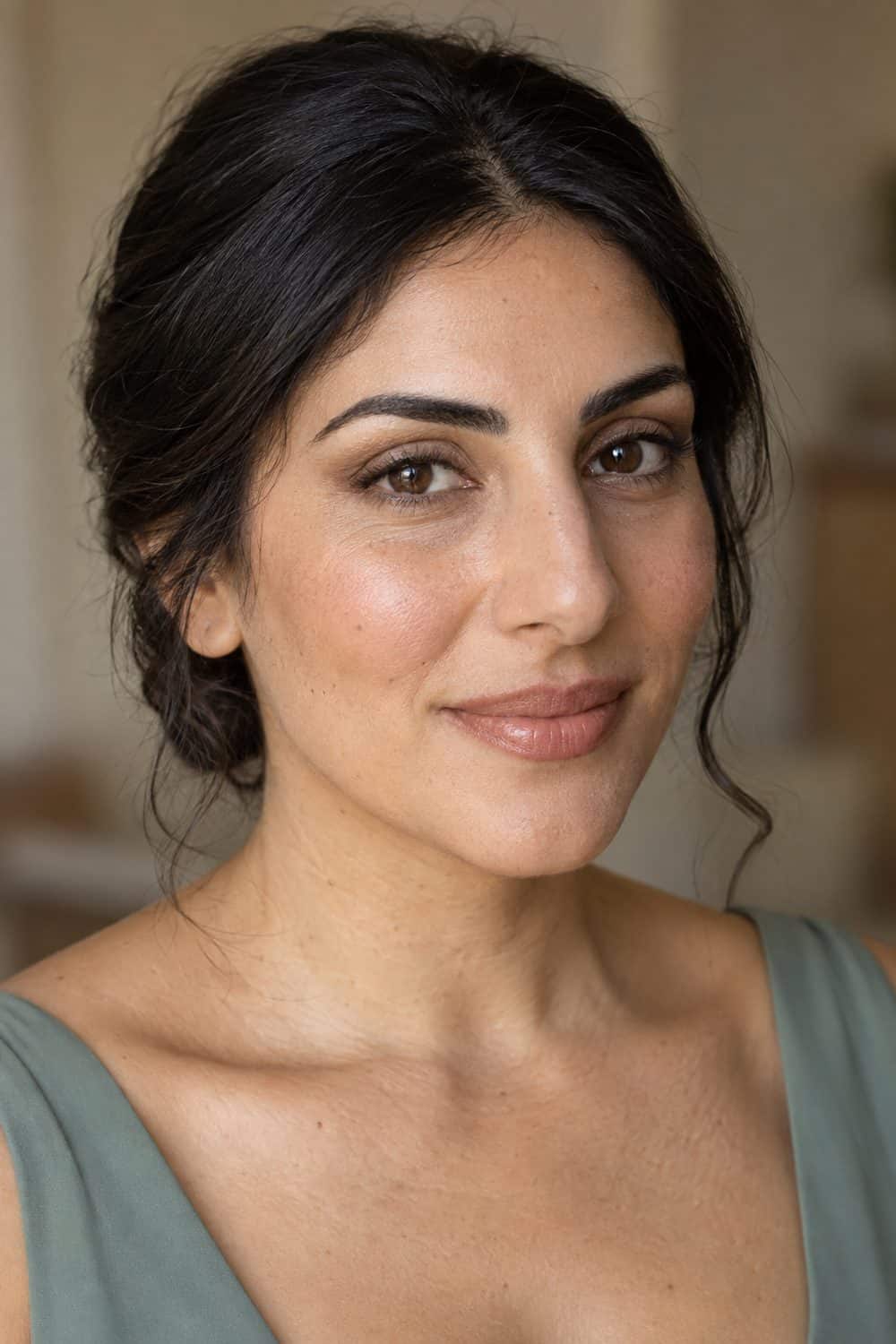 adult bridesmaid, Middle Eastern woman aged about 34 with olive skin, light coverage skin, soft olive-brown upper tightline, brushed brows and neutral balm, hair kept simply away from the face, unretouched real skin texture